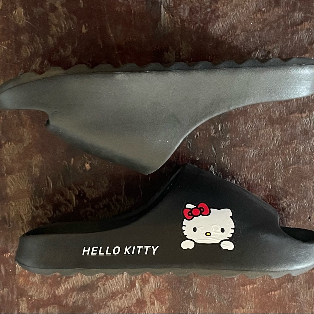 Hello Kitty Black Slippers - Picture 2 of 4